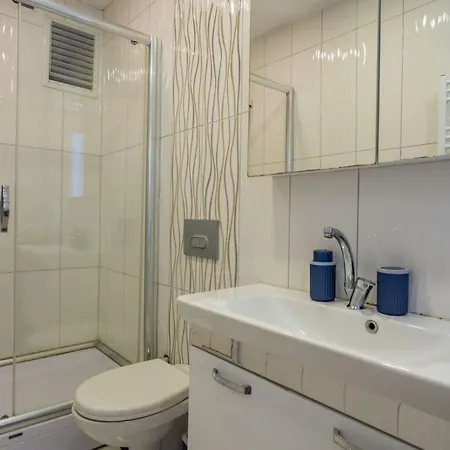 Modern Flat With Balcony Near To Galataport Apartmán